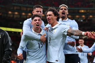Uruguay le empató a Inglaterra en el último minuto: se lesionó una figura celeste y hay preocupación por Foden