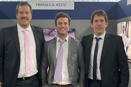 Federico Vilariño, Agustín Vilariño y Matías Vilariño en la feria de Sial Paris 2022