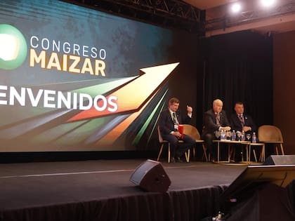 Federico Zerboni, presidente de Maizar; Sergio Iraeta, secretario de Agricultura y Ramiro Costa, presidente del Congreso 2026