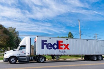 FedEx y otros servicios de paquetería privados funcionarán solo con entregas de emergencia