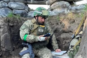 Son profesores y continúan dando clases virtuales a sus alumnos ucranianos desde el frente de batalla