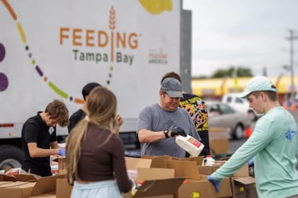 Feeding Tampa Bay también comparte su calendario de asistencia alimentaria gratuita en Florida para la semana del 13 al 19 de abril