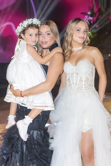 Felicidad x tres: Paloma, Flor y Aurora