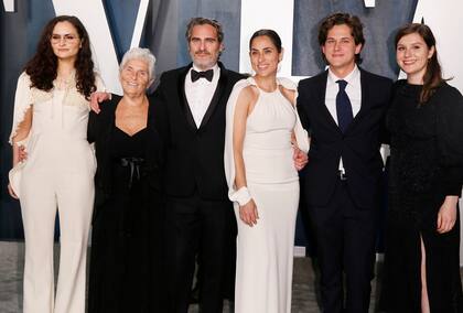 ¡Felicidades! La familia de Joaquin Phoenix estuvo junto al actor en su gran noche en los Oscar