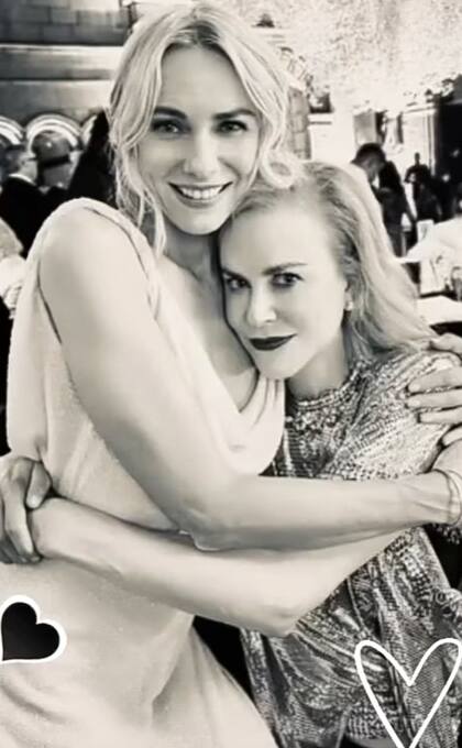 "¡Felicitaciones a los novios!. Un casamiento lleno de amor y diversión", escribió en su cuenta de Instagram Nicole Kidman tras publicar una foto con su gran amiga.