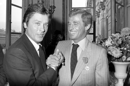 Felicitando a su gran amigo Jean-Paul Belmondo, que acababa de ser distinguido con la Legión de Honor, en septiembre de 1980.