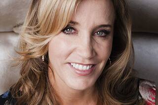 Huffman, orgullosa: tras ir presa, su hija pudo ir a la universidad que quería