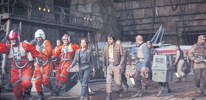 Felicity Jones y Diego Luna se suman a la alianza rebelde: la película usó secuencias y diseños descartados del film de Lucas para inspirarse