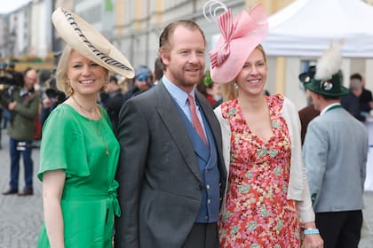 Felipa de Baviera y su marido, Christian Dienst, al llegar a la iglesia.