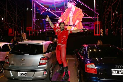 Felipe Colombo, interactuando con la audiencia, como el resto del elenco hizo en todo momento