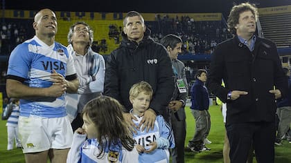 Felipe, con la camiseta de los Pumas, Manuel y Bebe, tres de los hermanos en el que fue el último partido del primero