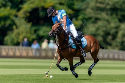 Felipe Dabas pega con fuerza; el back, de 21 años, viene merodeando la Triple Corona de Buenos Aires.
