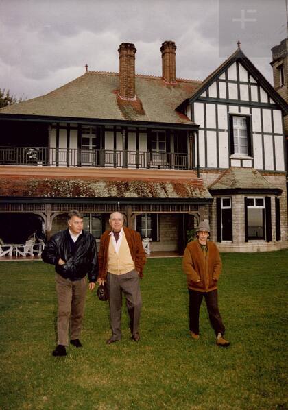 Felipe González pasea junto a Julio María Sanguinetti, expresidente de Uruguay en la residencia Anchorena