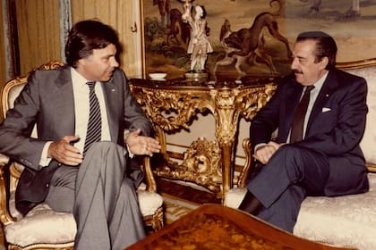 El encuentro entre Felipe Gonzalez y Raúl Ricardo Alfonsín en 1983 maca una nueva era en las relaciones entre España y la Argentina, tras las muertes de Francisco Franco y Juan Domingo Perón, de acuerdo con la historiadora Beatriz Figallo