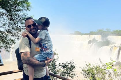 Felipe, junto a su hijo Benjamín.