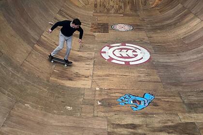 Felipe, en la práctica de skate