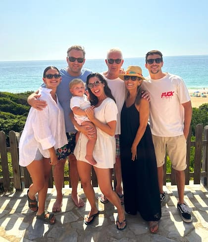 Felipe Mc Gough en familia: su mujer, Cecilia; sus hijos Felipe, Florencia y Francisco; su nuera, María Angélica, y su nieta, Clarita.