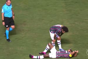 Fluminense goleó en un partidazo, pero se lesionó Felipe Melo y ya son tres los titulares en duda para la final ante Boca