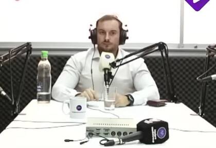 Felipe Nuñez, actual director del BICE, cuando conducía el programa Basics en Radio Madero