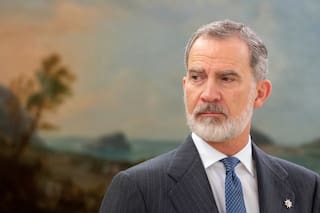 Felipe VI se entusiasma con el Simplicity, un coche "sostenible" creado con tecnología de Grupo Antolín