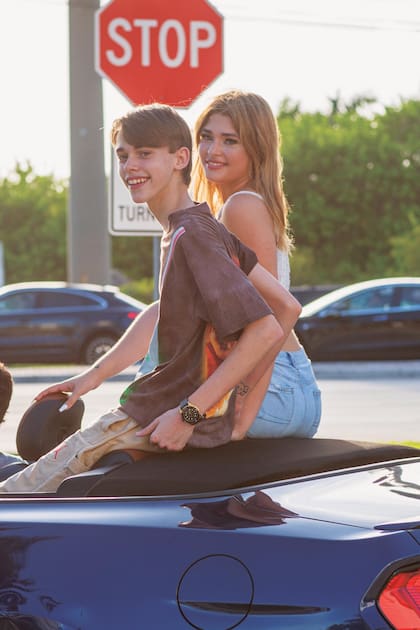 Felipe y Marta disfrutan de unos días de sol y playa en Miami, donde están con alguien que los cuida y acompaña (todavía son menores de edad) y con Eduardo y Jorge Fort, sus tíos. Aprovechan para ir a comer afuera con sus primos y algunos amigos, una de las salidas que más les gusta.