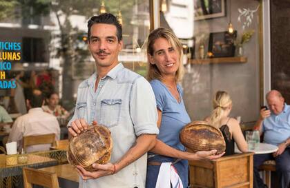 Felipe y Pía son pareja, además de socios y cocineros de Emma Panadería.