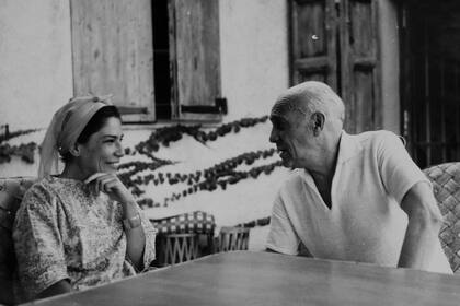 Felisa entrevistando a Jean Lurcat en Castelarras, Francia, 1963. 