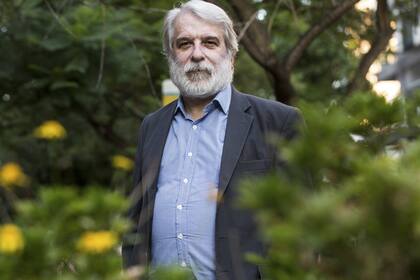 Felix Crous, titular de la Oficina Anticorrupción, sostuvo que Alberto Fernández debe dejar sus cargos en la UBA y en una sociedad que comparte con Marcela Losardo. Además, le pidió información sobre sus viejos clientes que el Presidente le negó