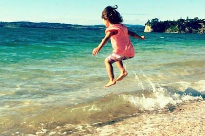 Feliz en la playa de casa.