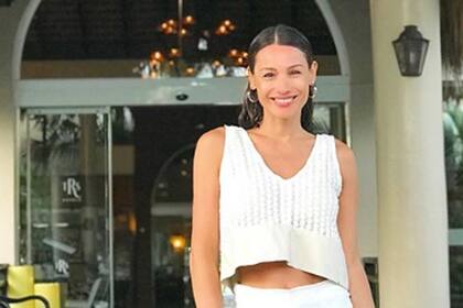 “Me tiene que hacer blanqueamiento porque viene el parto y yo tengo que estar divina… ¡tengo que tener los dientes blancos!”, sostuvo Pampita Ardohain en Siendo Pampita, días antes de recibir a su hija Ana