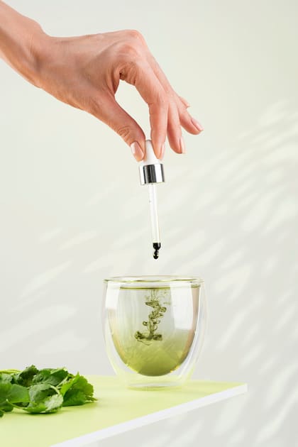 Destaca la Lic. en Nutrición Estela Mazzei que hay que tener cuidado con el consumo de clorofila como suplemento ya que este no contiene la molécula original de clorofila, sino que tiene clorofilina