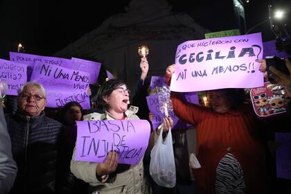 Femicidio de Cecilia Strzyzowski .
Marcha en la plaza de Resistencia pidiendo justicia por Cecilia Strzyzowski.
