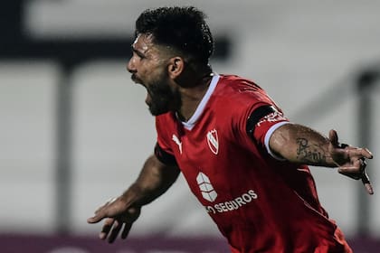 Silvio Romero fue autor de un gol y de una asistencia en la goleada de Independiente sobre Fénix