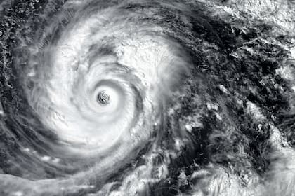 Si alcanza vientos sostenidos de 63 km/h, el sistema se convertiría en "Andrea", la primera tormenta nombrada de la temporada atlántica 2025