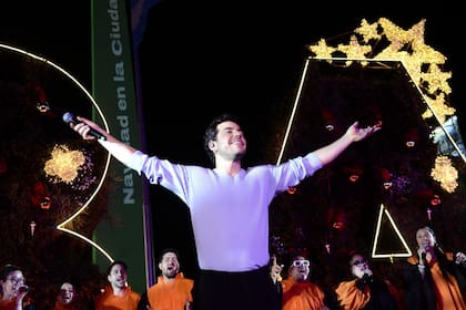 Fer Dente fue encargado de animar la fiesta y cantó algunas canciones navideñas