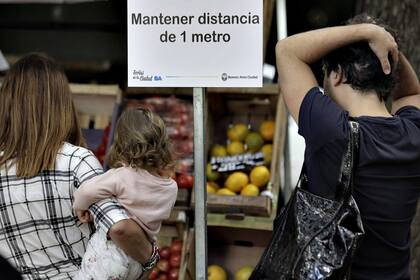 En la feria, buscan que los clientes mantengan la distancia social