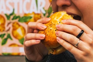 Cómo masticar bien los alimentos puede mejorar la actividad cerebral