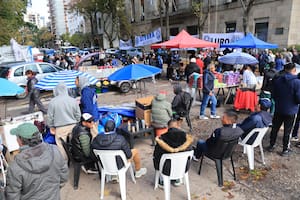 Los feriantes instalaron sus carpas en pleno centro de Mar del Plata