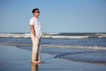 Fermín Besteiro, de surfista profesional a organizador de eventos de kitesurf y espectáculos frente al mar