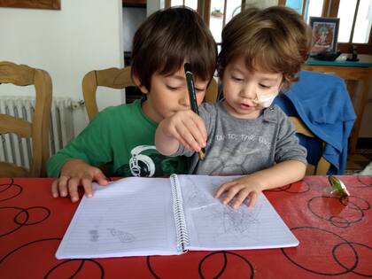Fermín junto a Luca, su hermano.