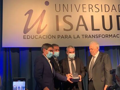 Fernán Quirós y Ginés González García entregan premios en la universidad I-Salud