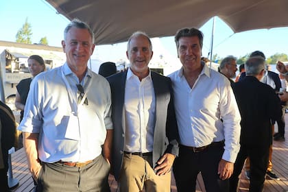Fernán Saguier, director de La Nación junto a Gervasio Marques Peña y Mirko Schlossberg
