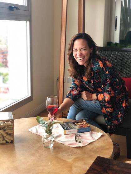 Fernanda Badia, especialista de Ceremonial y Protocolo, creadora de la cuenta Recibir en Casa