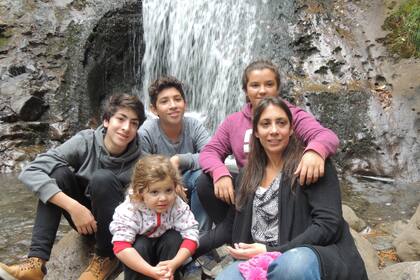 Fernanda Guerra y sus hijos en Bariloche