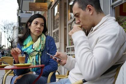 Fernanda Schnorr, Luciano Volpe y el tercero en discordia: el teléfono celular