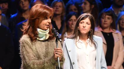 Cristina Kirchner con la diputada Fernanda Vallejos, a quien se le vencerá su mandato el 10 de diciembre.