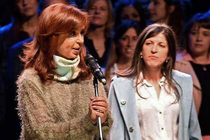 Fernanda Vallejos en un acto con Cristina Kirchner (Foto: Archivo)