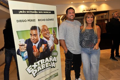 Fernanda Vives y Sebastián Cobelli también se dieron cita en el Multiteatro para acompañar a Diego Pérez y Bicho Gómez. Completan el elenco Gonzalo Urtizberea, Gaby Almirón, Jorge Noya, Betty Villar y Mercedes Cordero