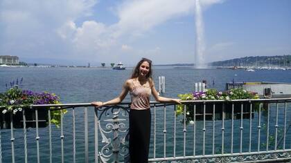 Fernanda vivió dos años en Suiza.