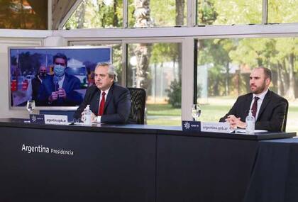 Fernández compartió la videoconferencia con el ministro Guzmán